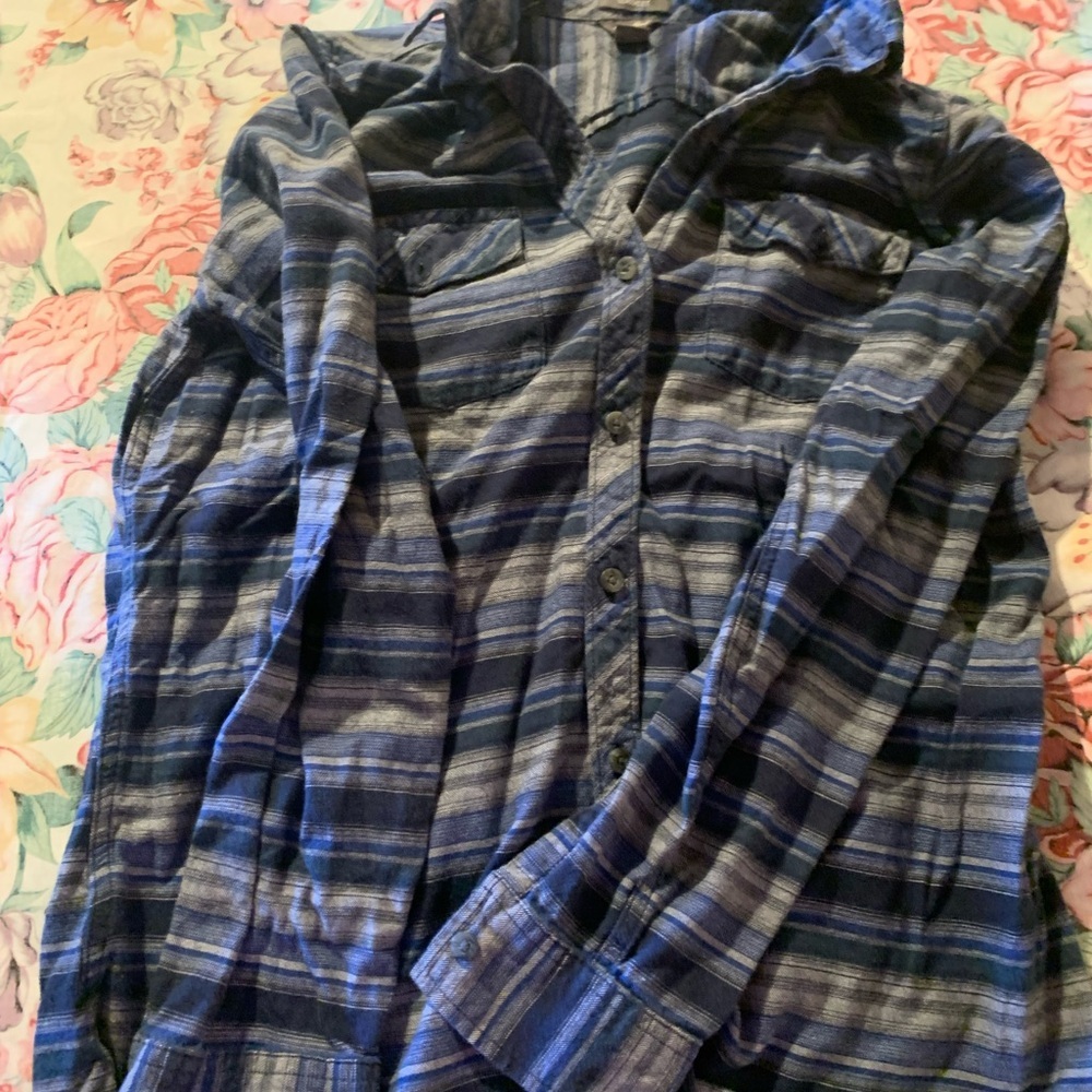 Eddie Bauer Navy and Gray Plaid Ling Sleeve Classic Fit Shirt  Size Large